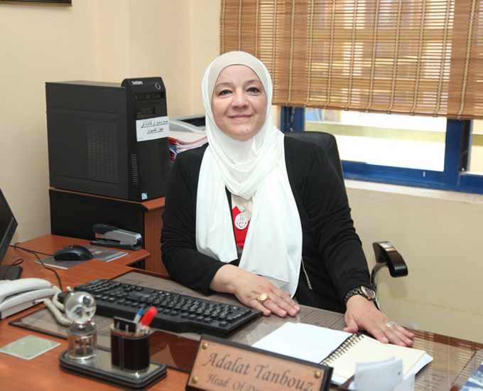 عدالت طنبوز - مسؤولة قسم البرامج الاجنبية